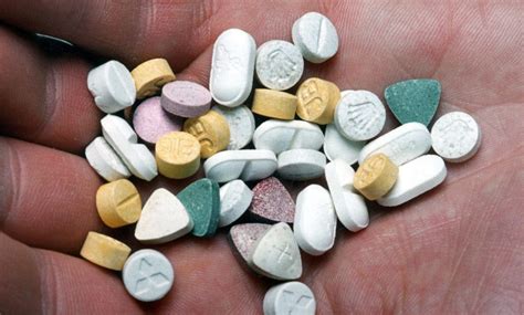 Где заказать синтетические наркотики таблетки экстази соль Великий Новгород?